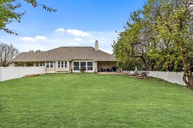 Building Photo - 100 Hilltop Dr