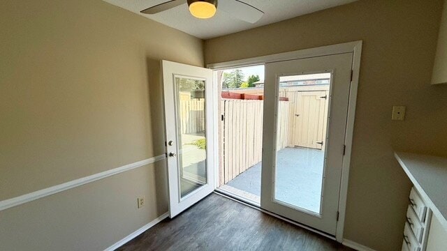 Building Photo - NORTH EAST SIDE 2 BEDROOM TOWNHOME AVAILABLE NOW!