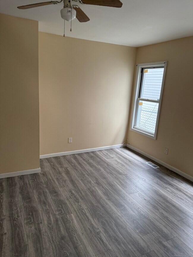 Building Photo - 49 Sedgewick St
