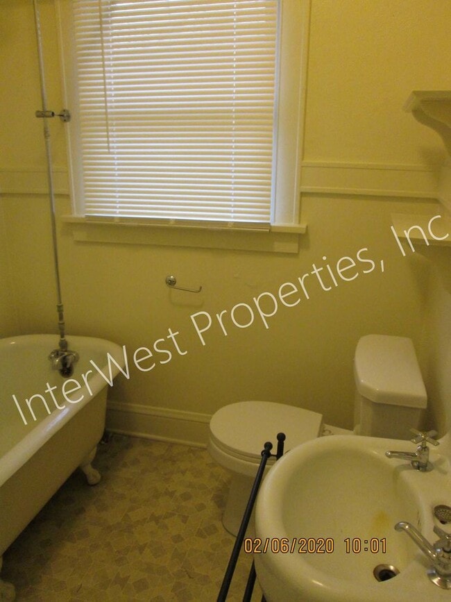 Building Photo - 2 Bedroom Home in the Alberta area with To...