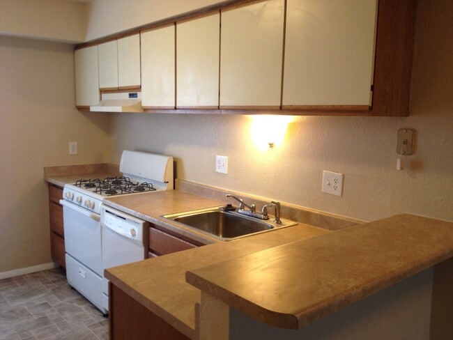 Building Photo - 2 bedroom condominium near Academy and Aus...