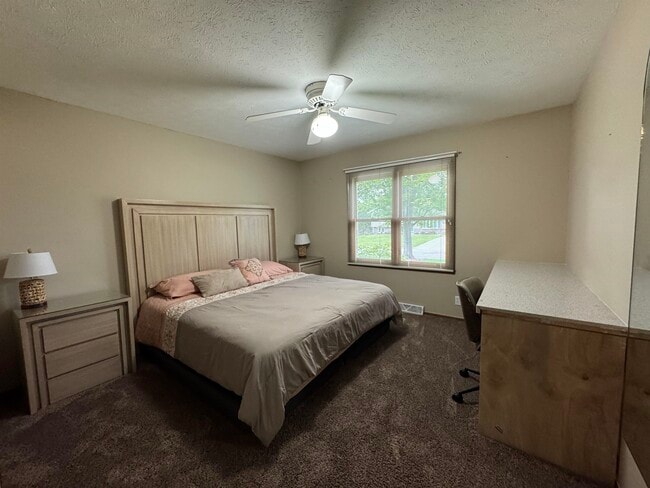 Building Photo - 5855 Thatcher Dr