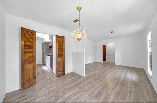 Building Photo - 8447 Sterlingshire St