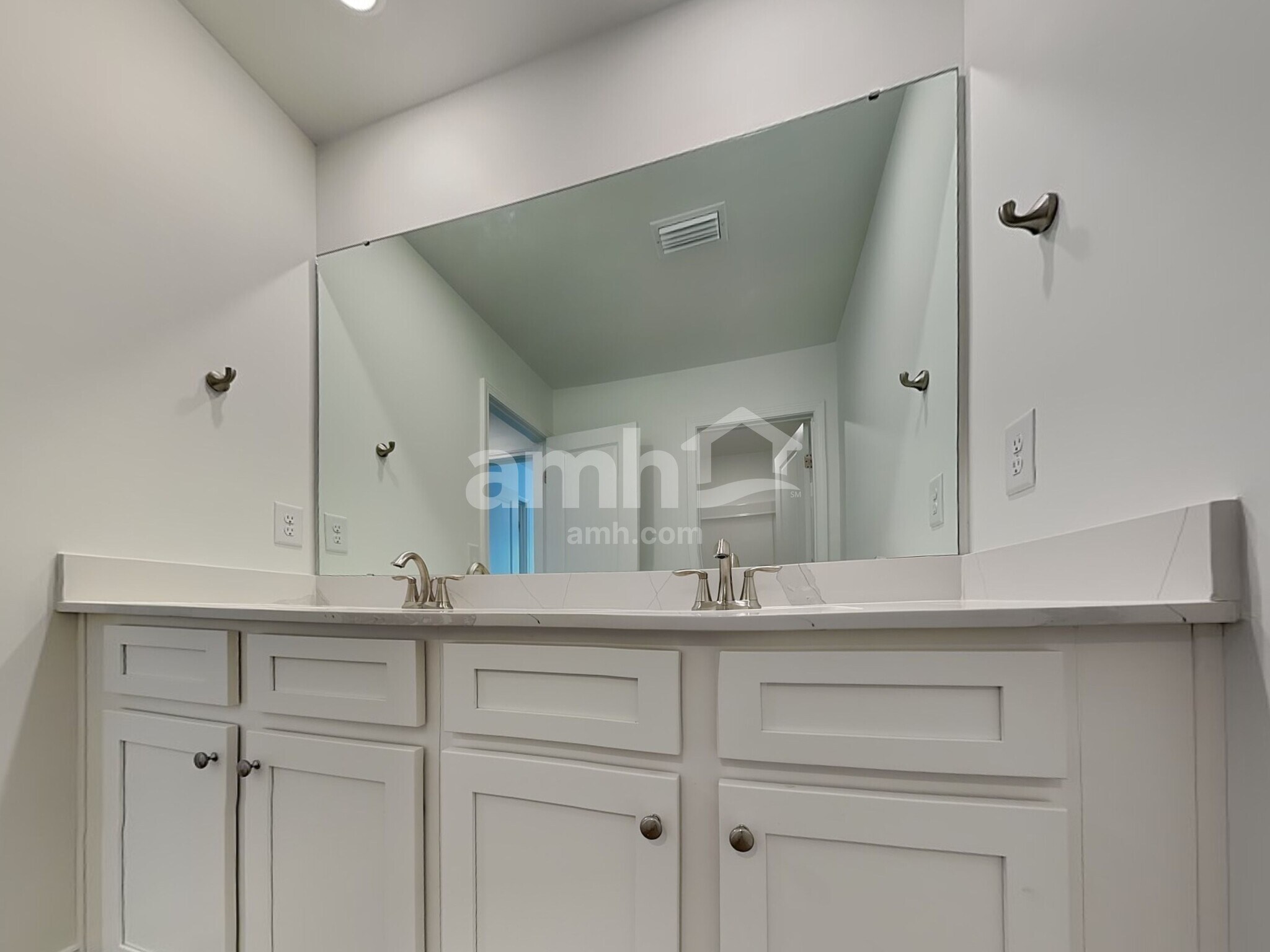 Building Photo - 622 Old Trolley Rd