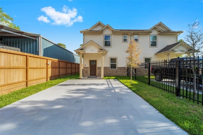 Primary Photo - 913 Turner Dr