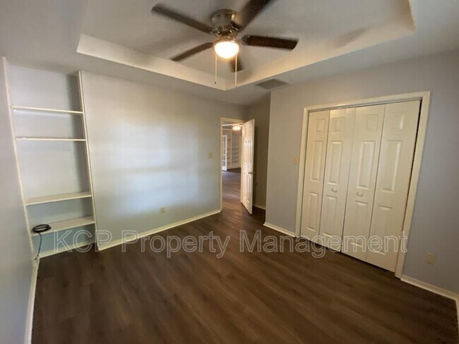 Building Photo - 5115 Fern St