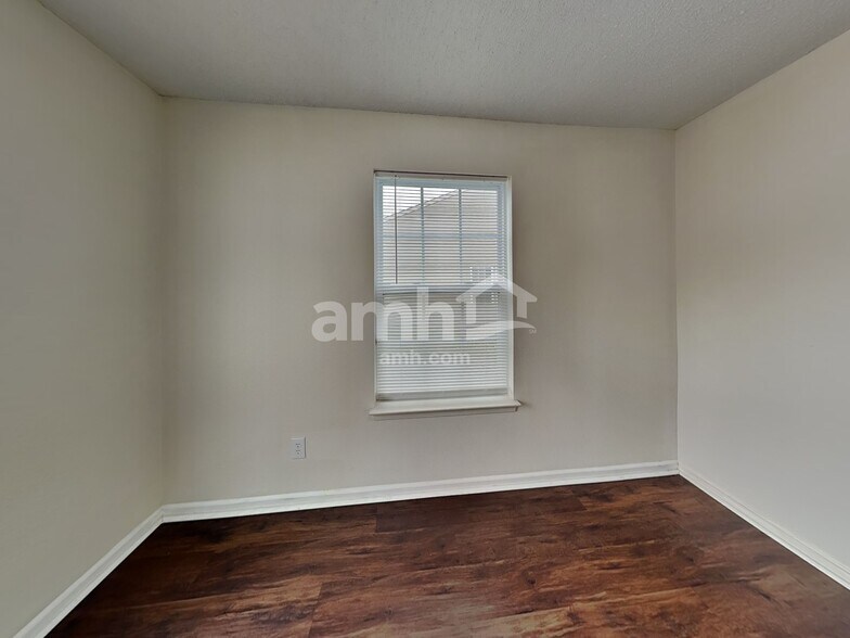 Building Photo - 10167 Hatherley Way