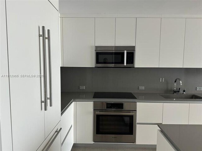 Building Photo - 68 SE 6th St