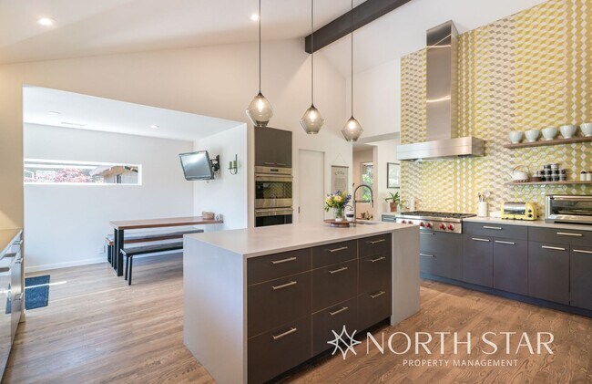 Building Photo - Perfectly located Lake Oswego Mid-century Modern Home with Lake Rights