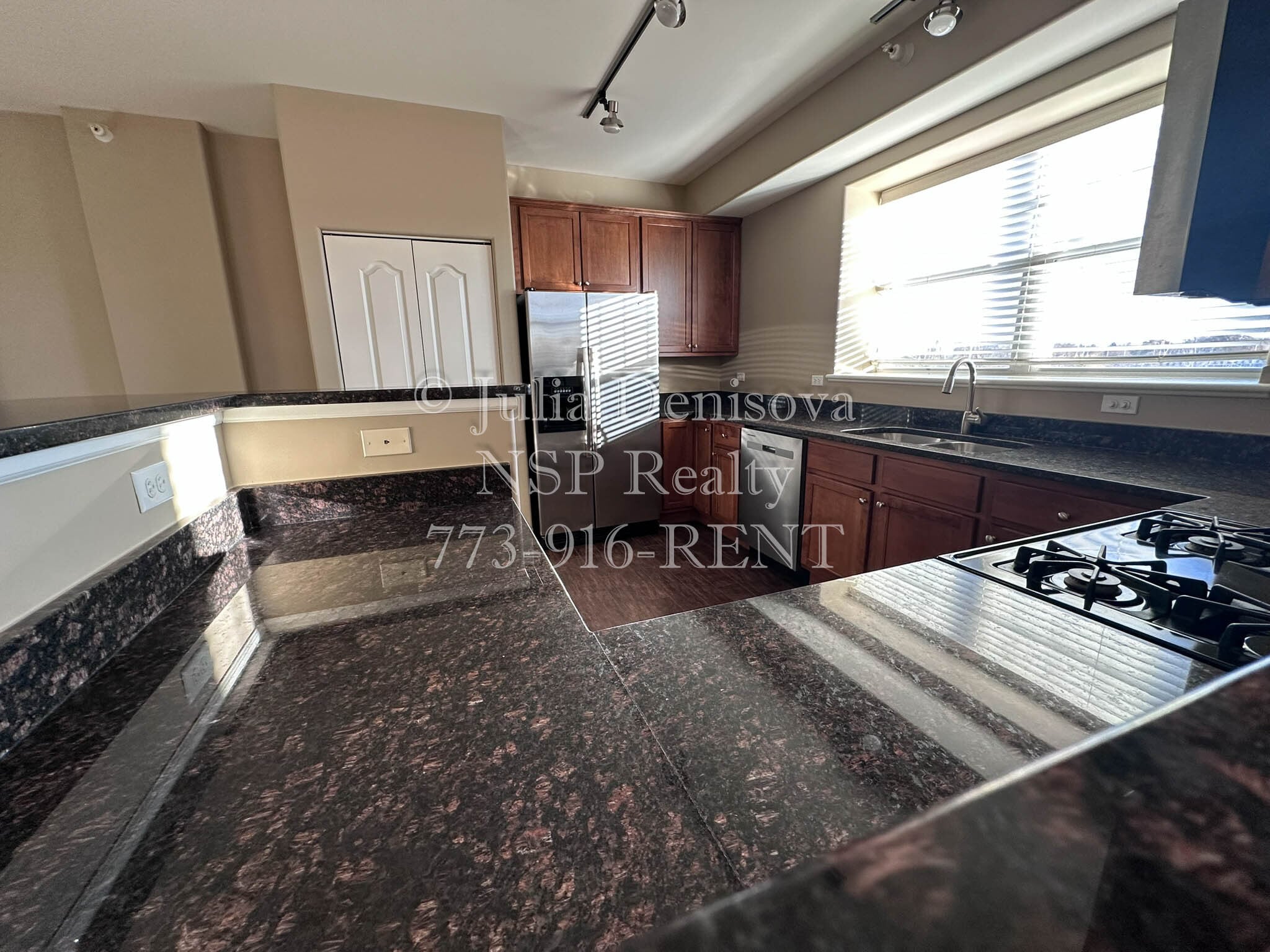 Building Photo - 1 Itasca Pl
