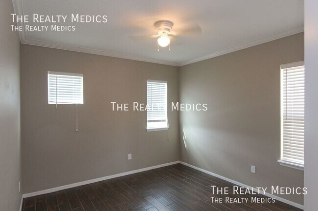 Building Photo - 15764 Ave Of The Arbors
