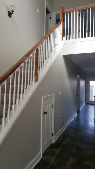 Building Photo - 12321 Village Maison Dr