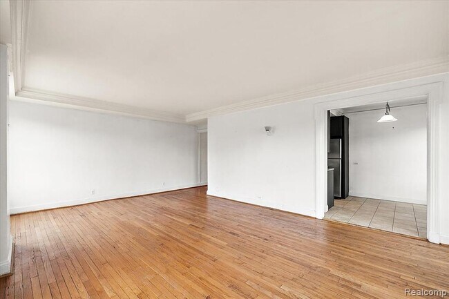 Building Photo - 15 E Kirby St