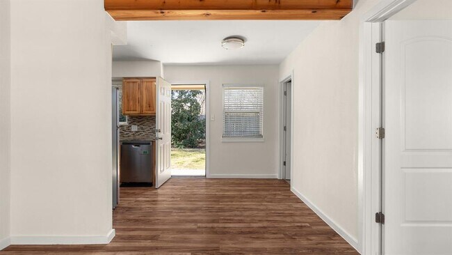 Building Photo - 1618 Chippeway Ln