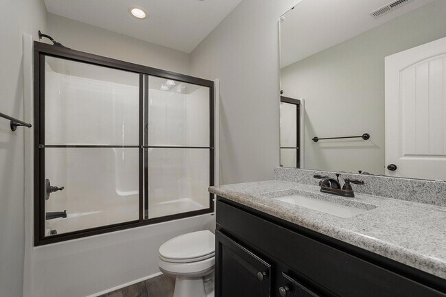 Building Photo - 407 E 3rd St