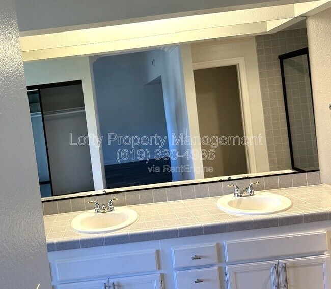 Building Photo - 4629 Villas Ct