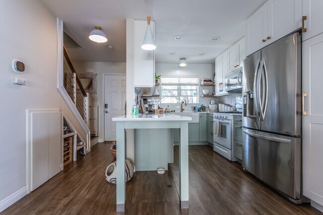 Building Photo - 207 Boyce St