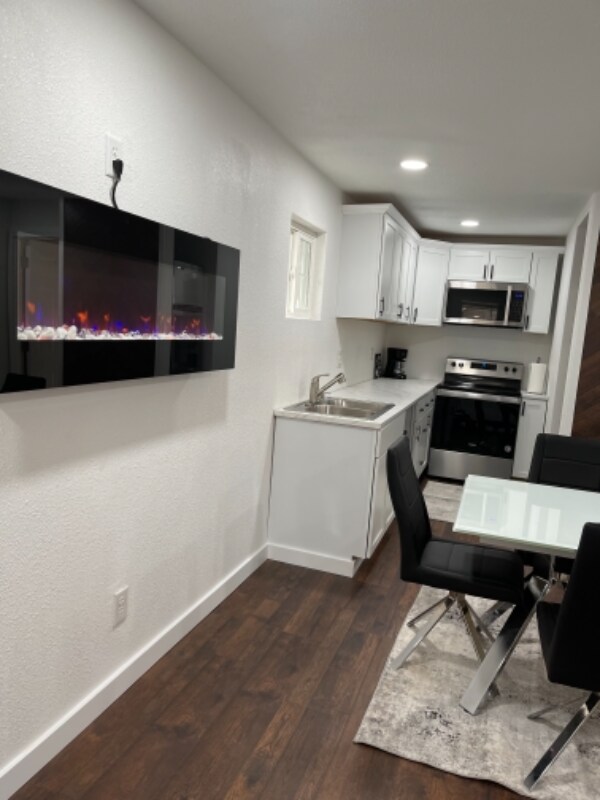 Building Photo - 804 Sheridan St