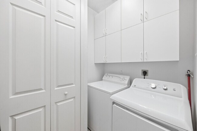 Building Photo - 5941 Sand Wedge Ln