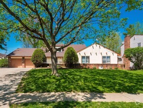 Building Photo - 1744 Moreland Dr