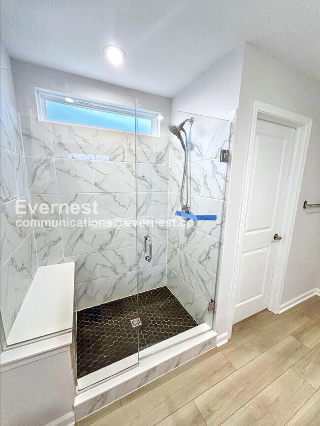 Building Photo - 830 S Greenway Dr