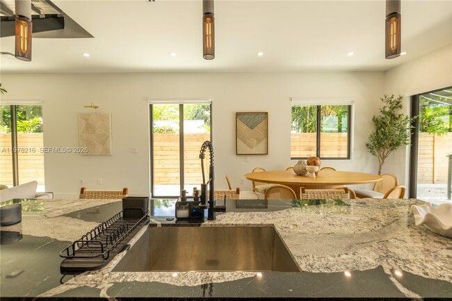 Building Photo - 8850 NE 8th Ct