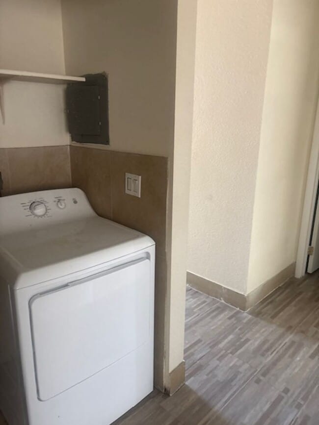 Building Photo - 4223 Zavala St