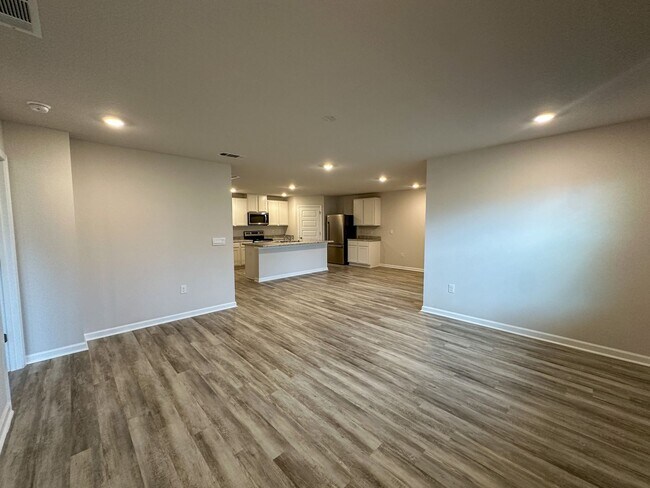Building Photo - 4 bedroom 2 bath home in the Woodlands Subdivision in Milton, FL!