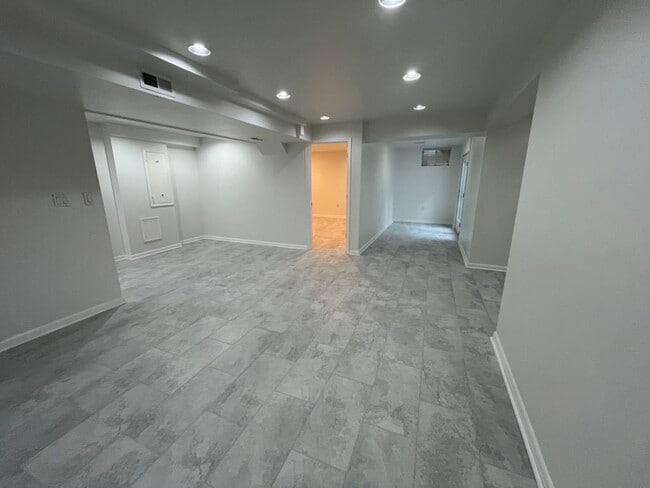 Primary Photo - 1106 Landerset Dr