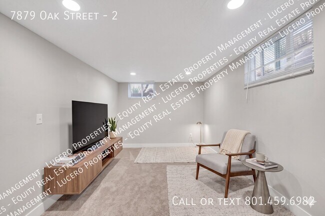 Building Photo - 7879 Oak St