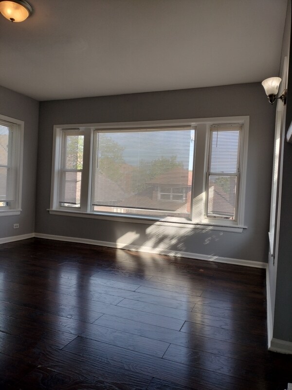 Building Photo - 2525 E 72nd Pl