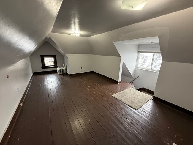 Building Photo - 843