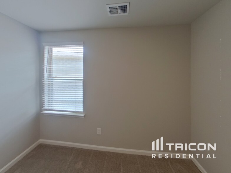 Building Photo - 3140 Baylor Cir