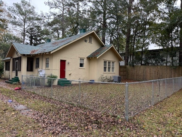 Fenced in back yard - 1104 N Toombs St