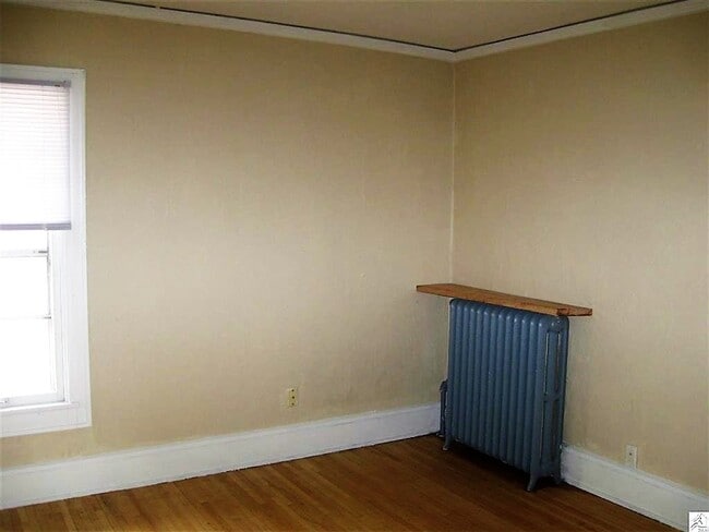 Building Photo - AVAILABLE JUNE - 6 Bed, 2 Bath Home Close to Campus!