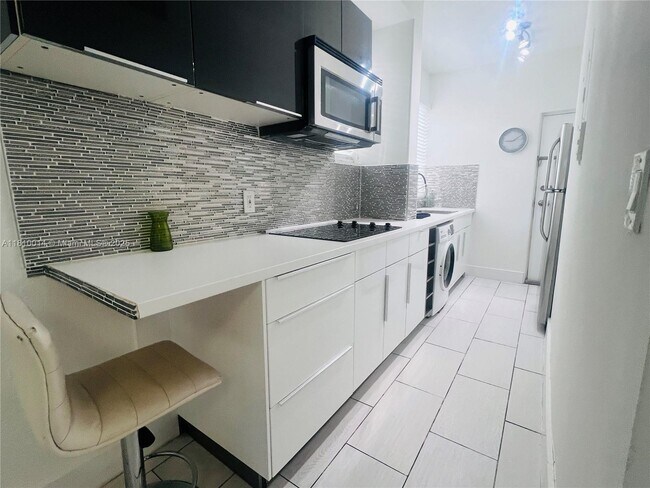 Building Photo - 1335 Pennsylvania Ave