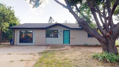 Building Photo - "Charming 3-Bedroom Retreat on Edgewater D...