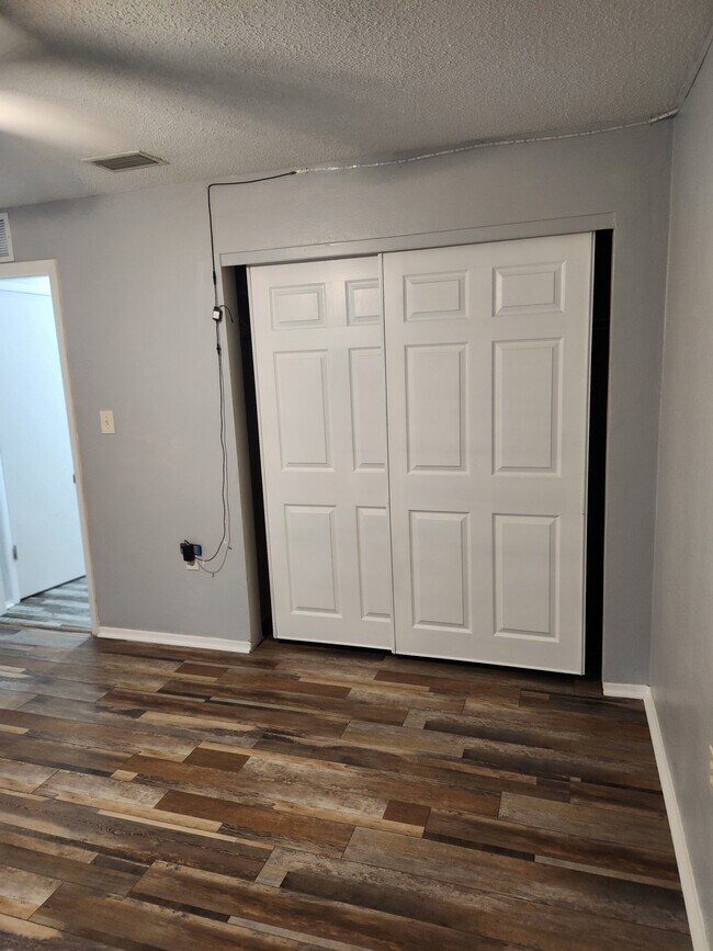 Building Photo - 9837 Marlinton Ln