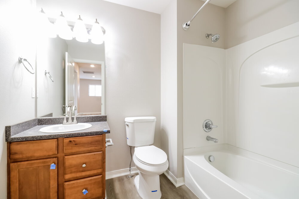 Building Photo - 558 Wellington Dr