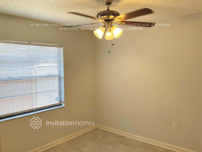 Building Photo - 810 Sandalwood Dr