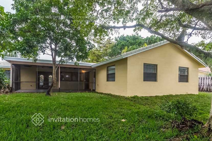 Building Photo - 9440 NW 13th St