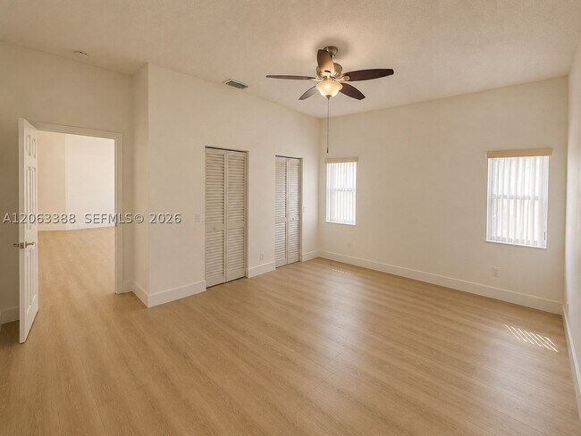 Building Photo - 837 Tanglewood Cir