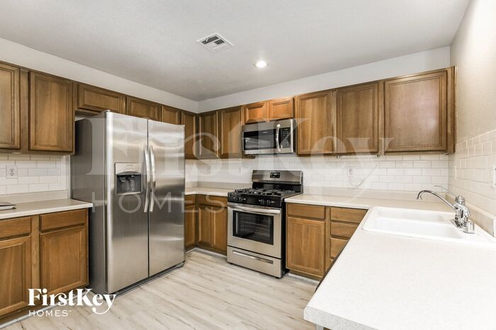 Building Photo - 7427 Margollini St