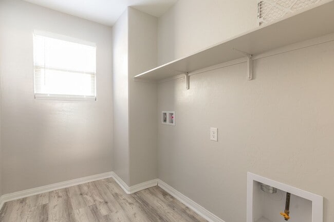 Building Photo - 6856 Pivot Point St