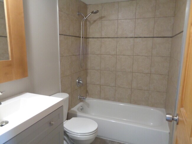 Building Photo - 9433 86th Ct