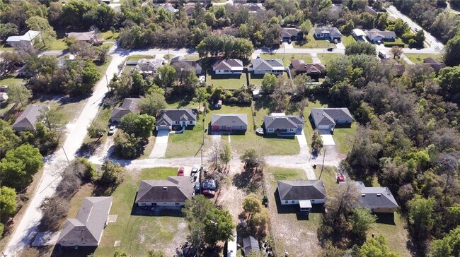 Building Photo - 825 Charles Ave