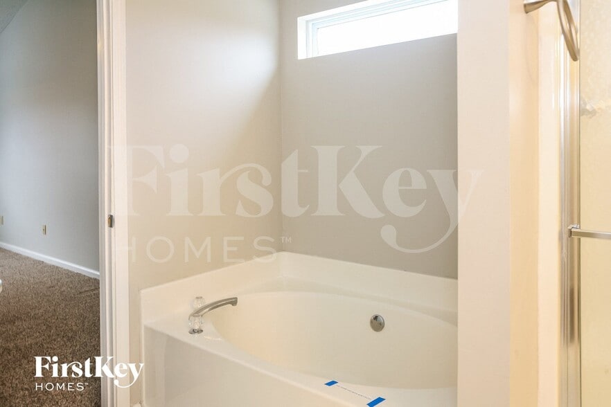 Building Photo - 6046 Lake Freeman Dr