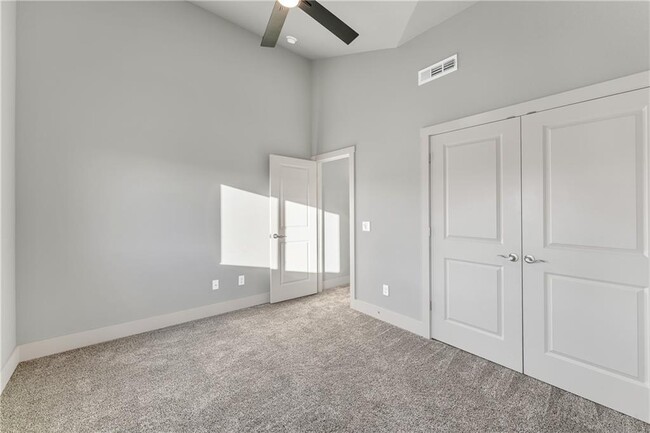 Building Photo - 654 Sun Meadows Loop