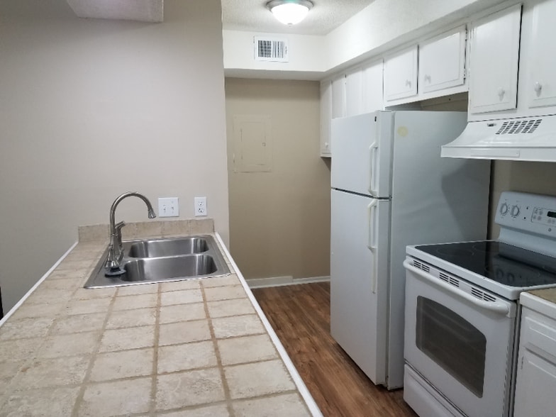 Building Photo - 3359 E Olive Rd