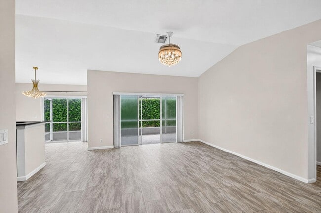 Building Photo - 208 Caribe Ct
